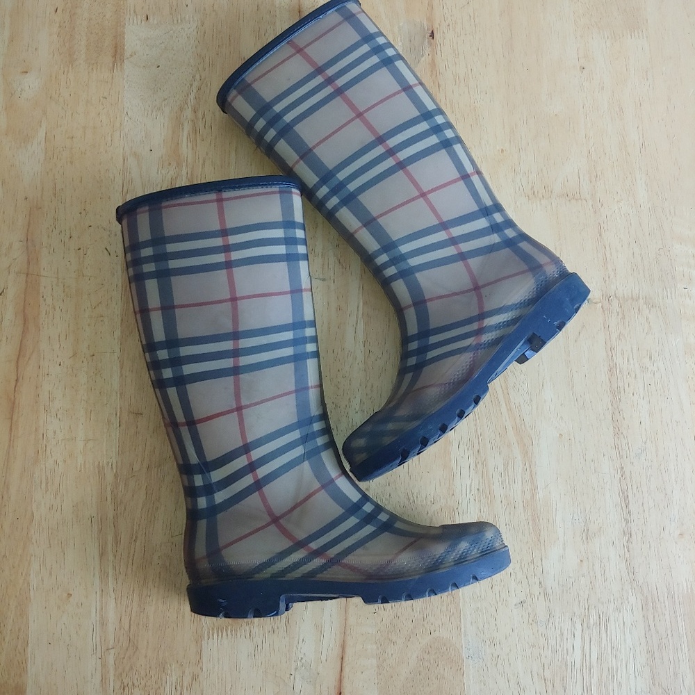 Burberry classic checked Rain Boots. - Picture 3 of 8